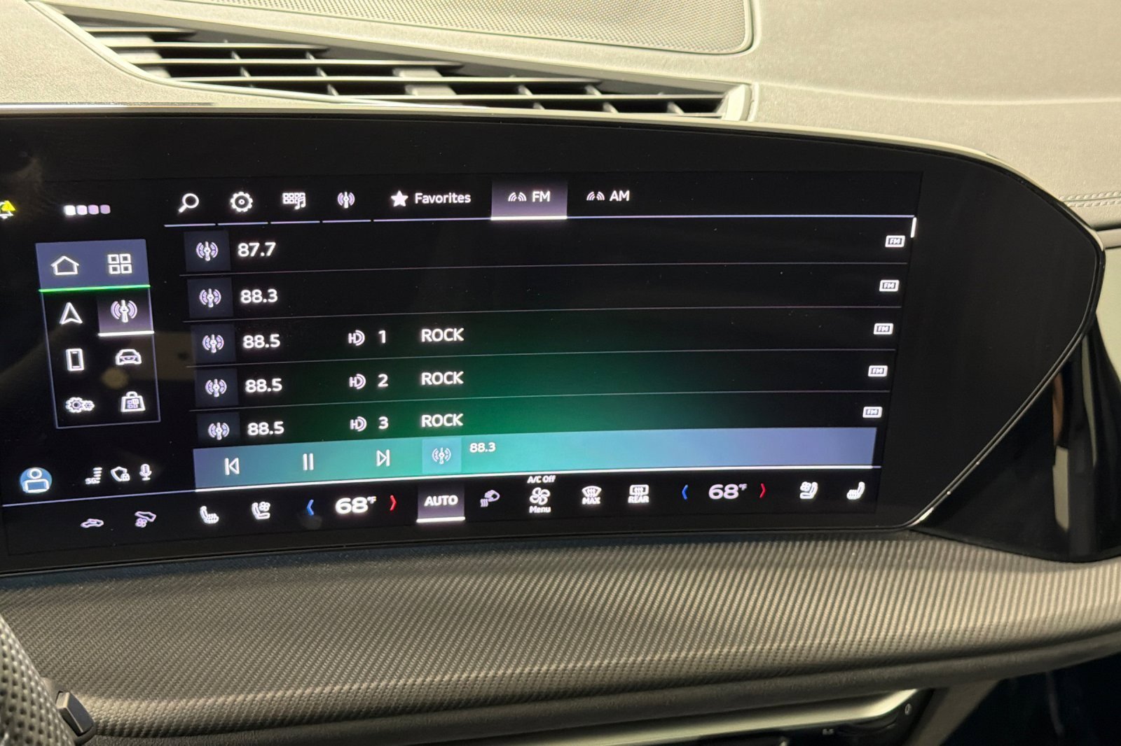 Used 2025 Audi SQ5 Premium Plus w/ Premium Plus Package image 17