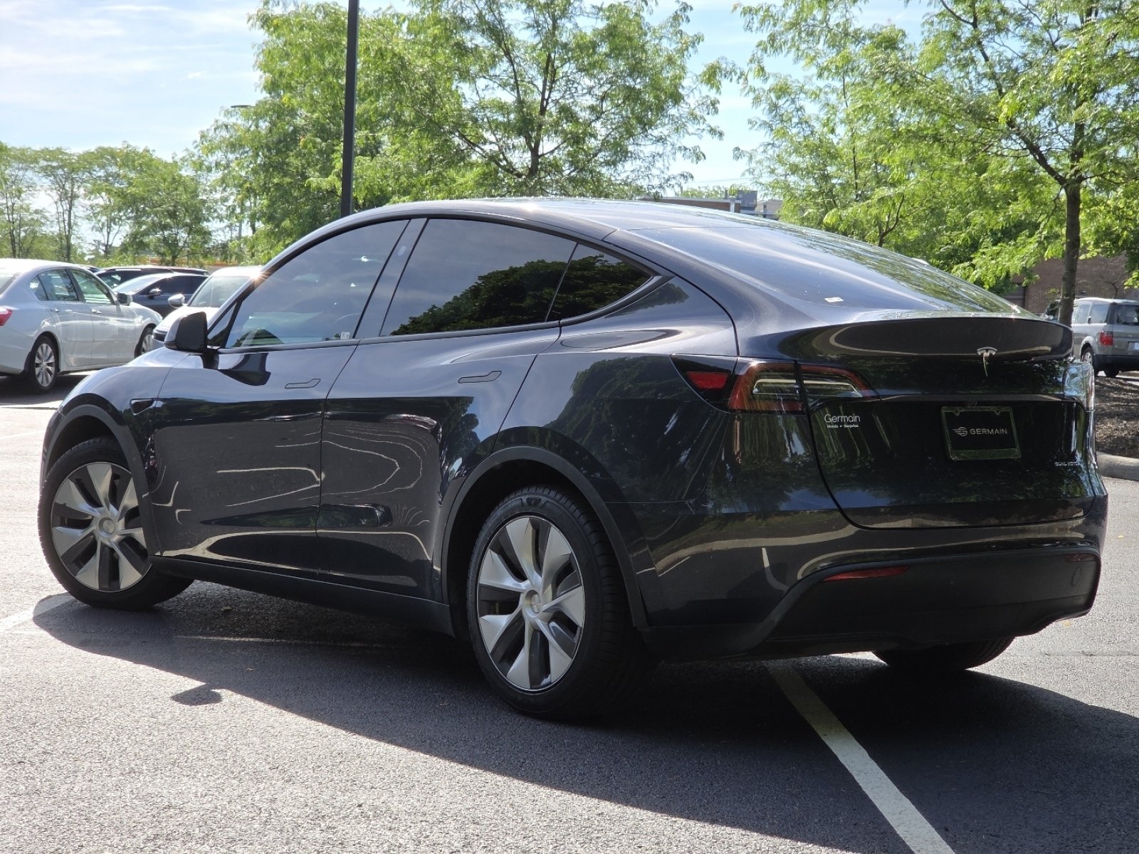 Used 2024 Tesla Model Y Long Range AWD/4WD image 21