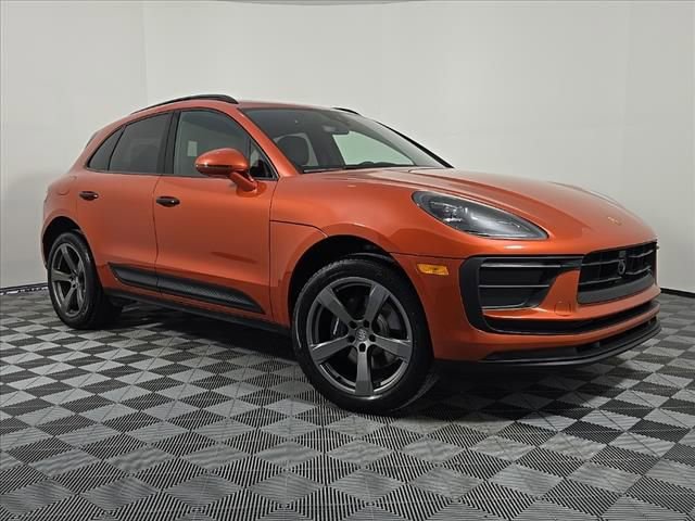 Certified 2025 Porsche Macan AWD/4WD image 9
