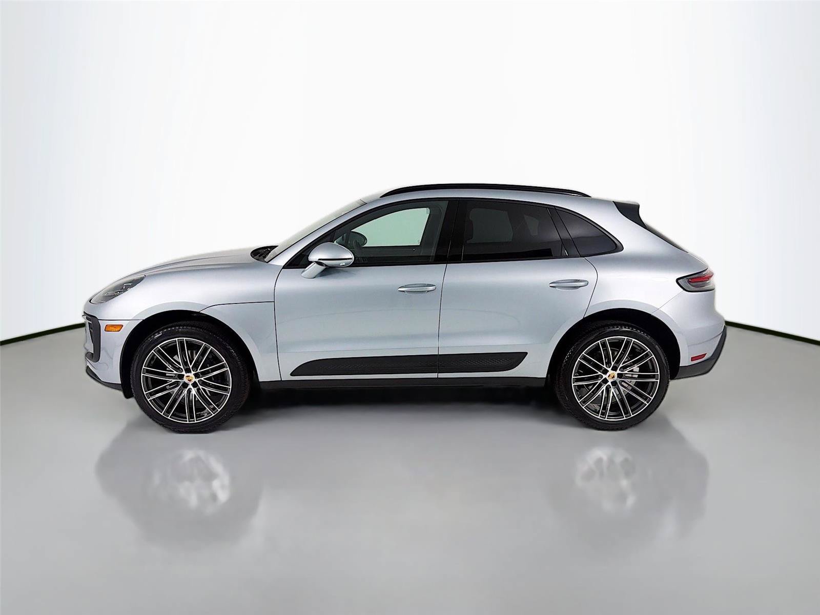 Certified 2026 Porsche Macan AWD/4WD image 2