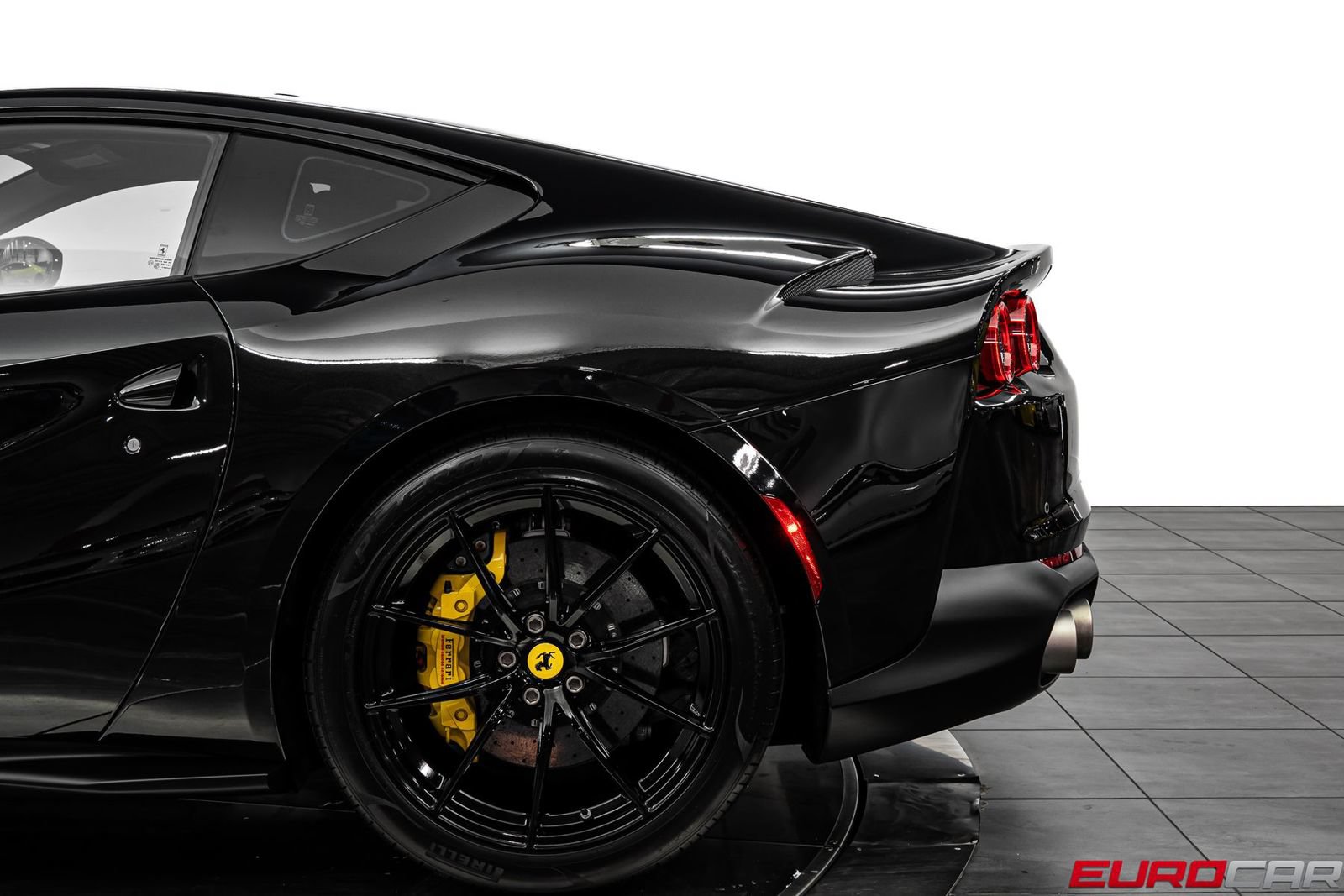 Used 2020 Ferrari 812 Superfast RWD image 16