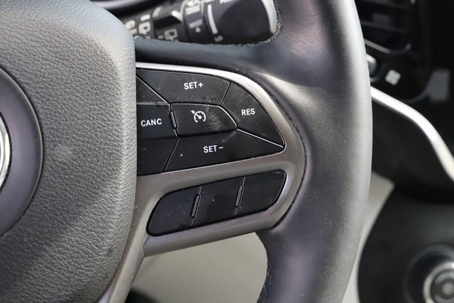 Used 2019 Jeep Cherokee Limited AWD/4WD image 25
