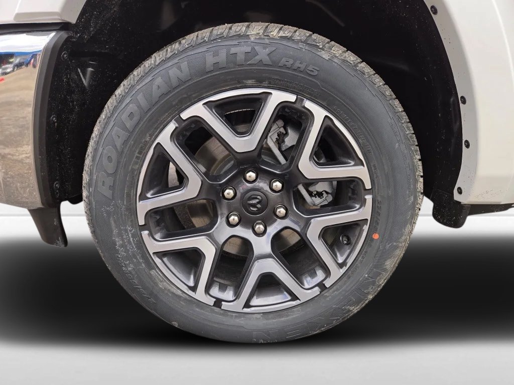 New 2026 RAM 1500 Laramie AWD/4WD image 32