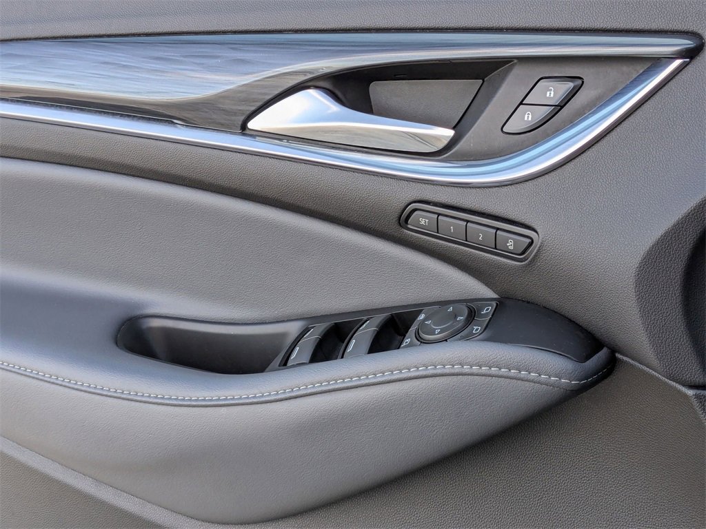 Used 2024 Buick Enclave Premium image 14