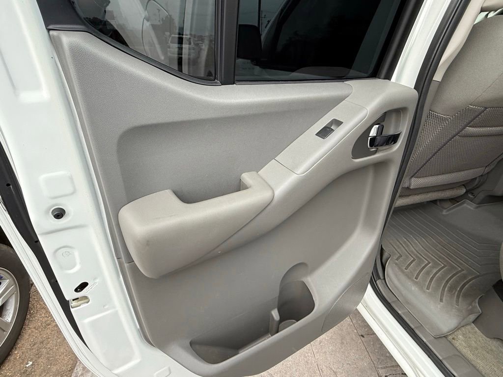Used 2014 Nissan Frontier SV RWD image 16