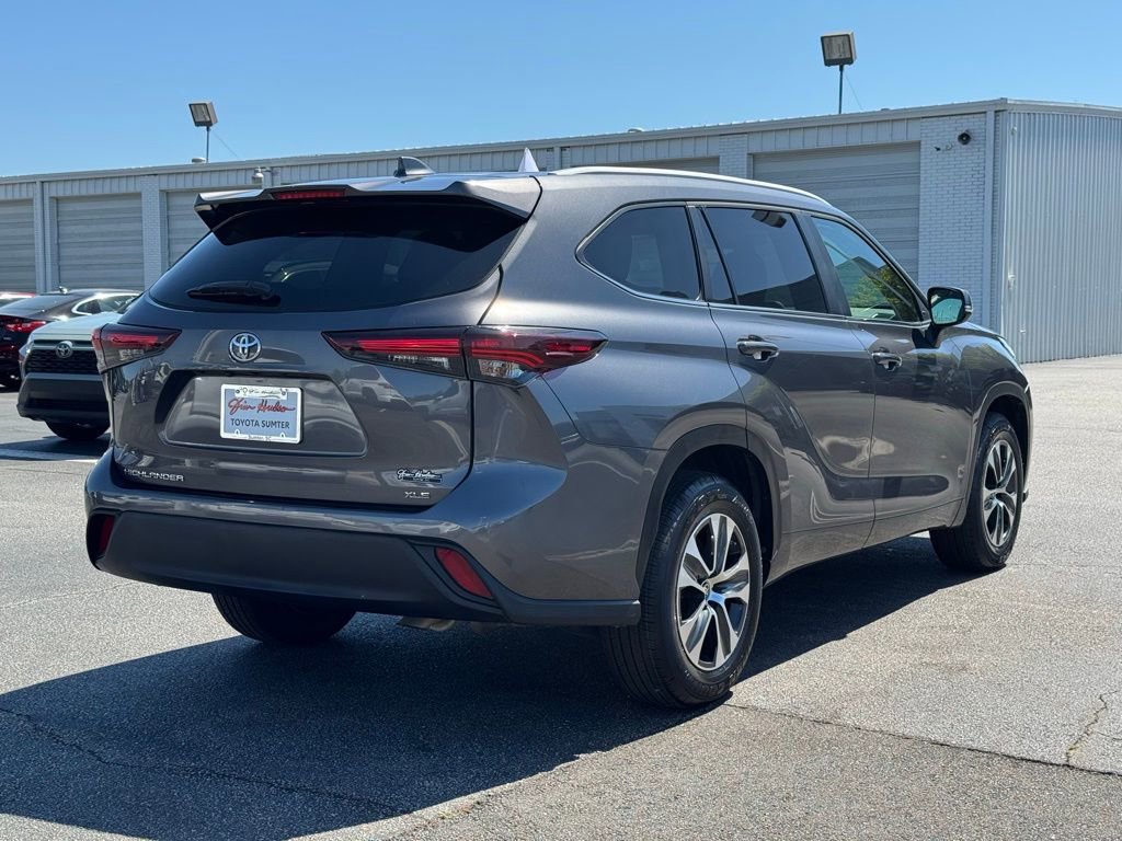 Used 2024 Toyota Highlander XLE FWD image 14