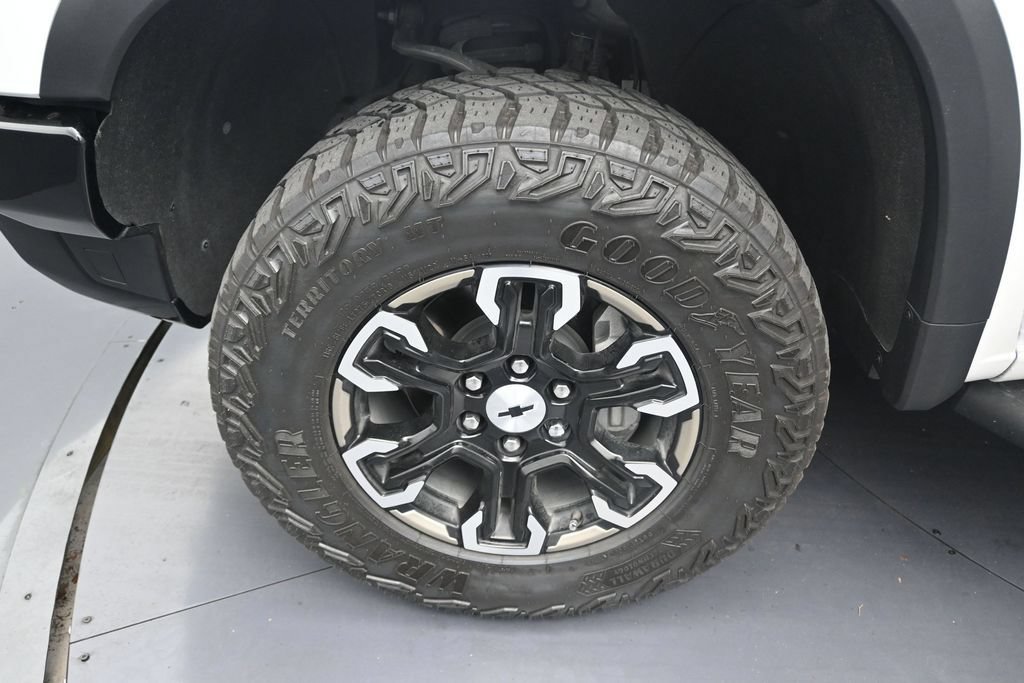 Used 2024 Chevrolet Silverado 1500 ZR2 w/ Technology Package AWD/4WD image 9