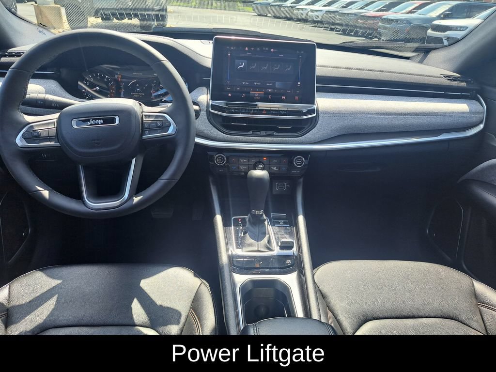 Used 2024 Jeep Compass Latitude w/ Sun and Sound Group AWD/4WD image 12