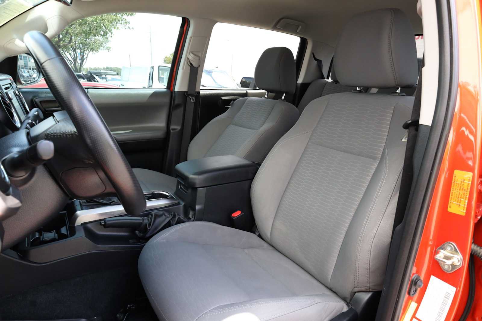 Used 2017 Toyota Tacoma SR5 RWD image 30