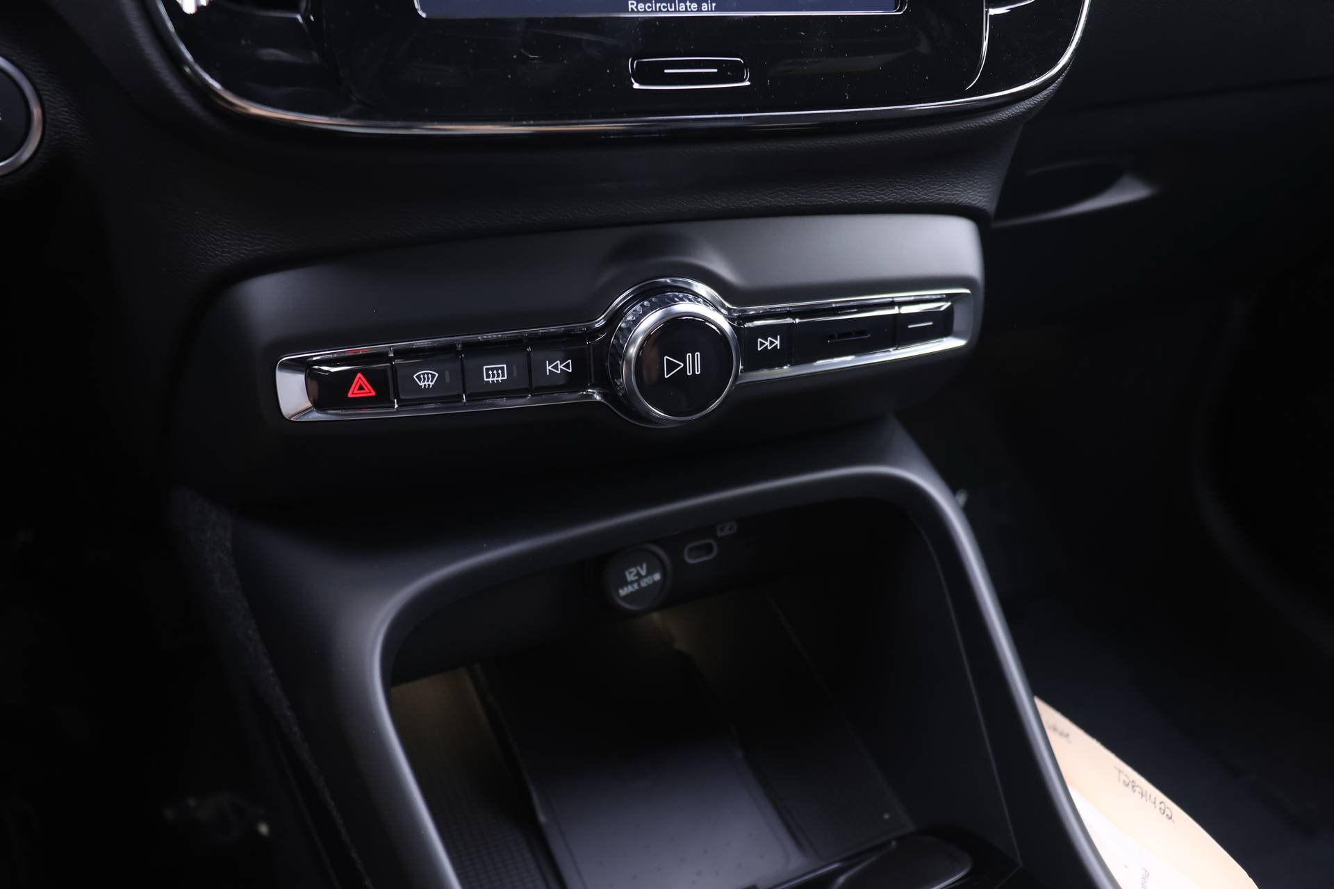 New 2026 Volvo XC40 B5 Ultra w/ Protection Package Premier AWD/4WD image 9