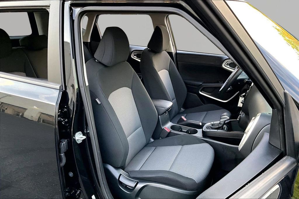 Used 2023 Kia Soul LX w/ LX Technology Package FWD image 20