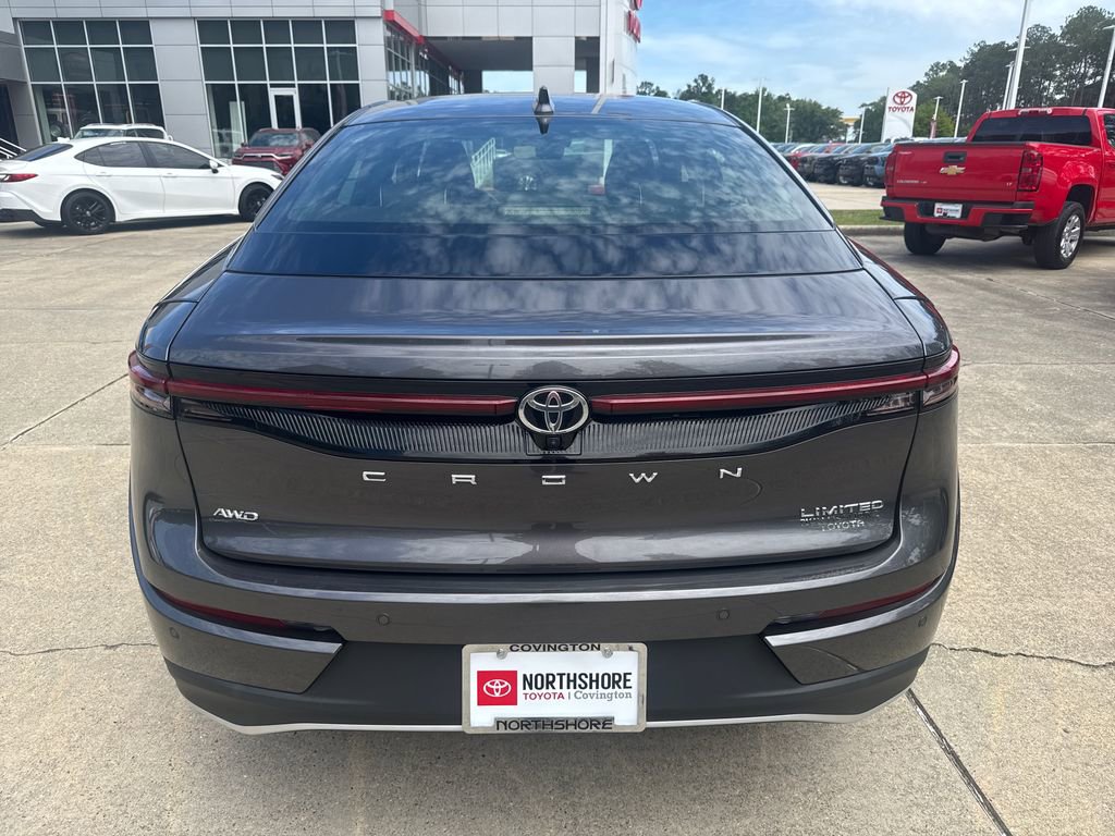 Used 2023 Toyota Crown Limited image 5