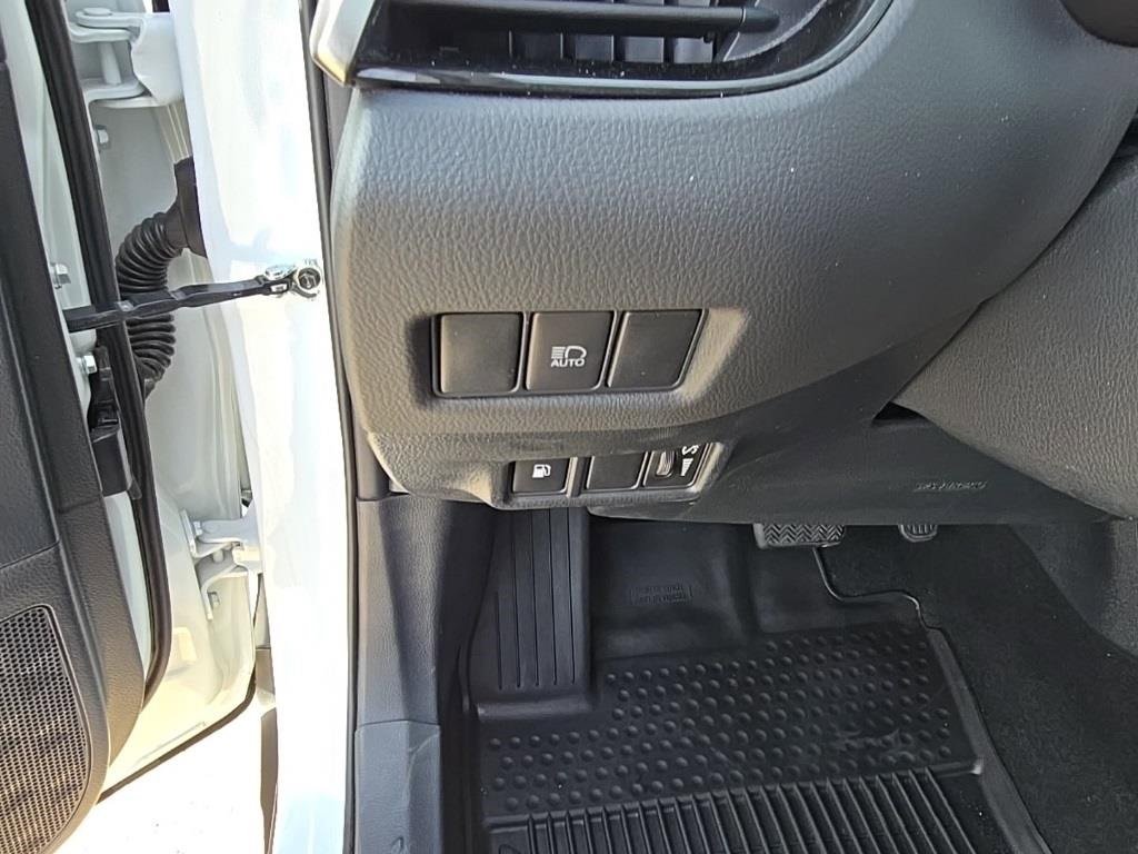 Used 2022 Toyota C-HR XLE image 13