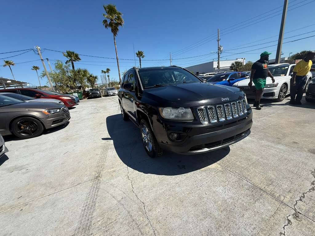 Used 2014 Jeep Compass Latitude image 2