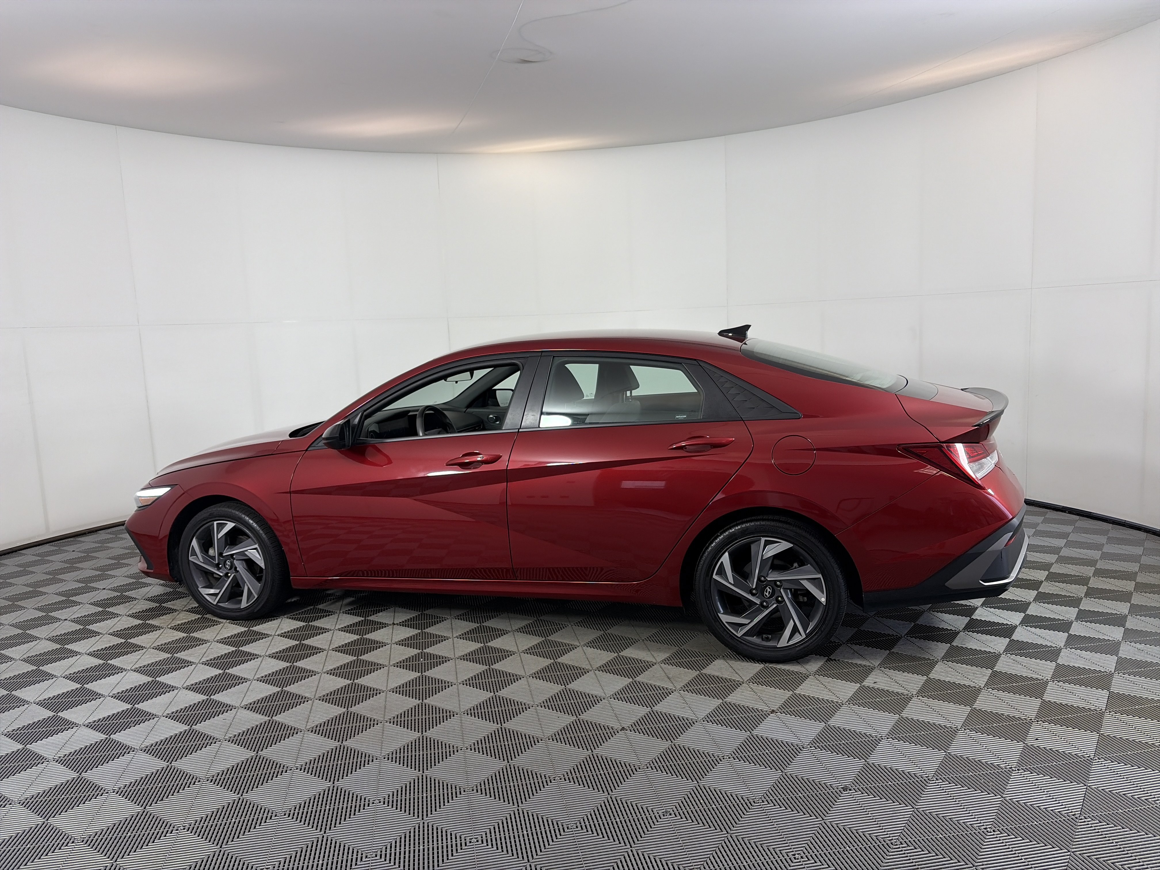 Used 2025 Hyundai Elantra SEL FWD image 8