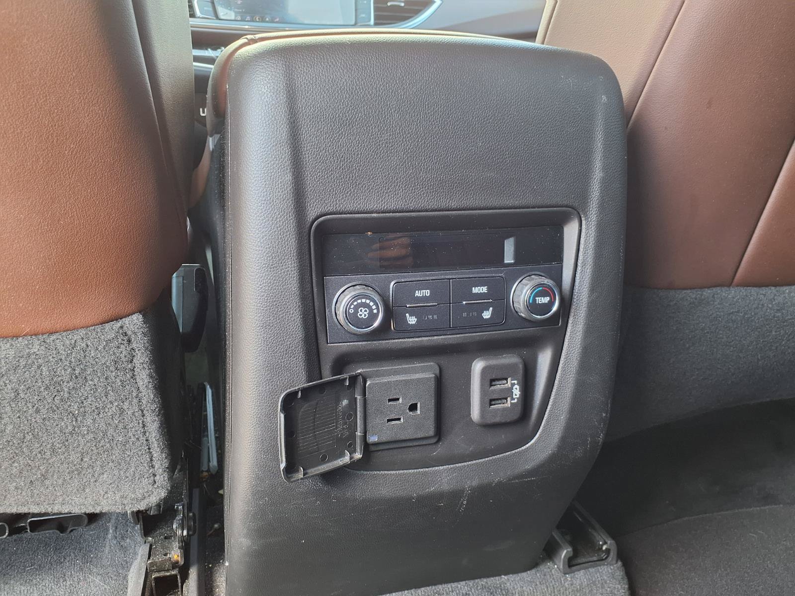 Used 2020 Buick Envision Essence FWD image 17