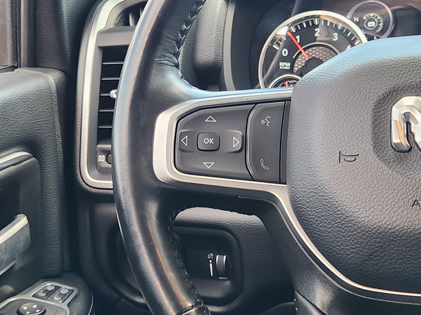 Used 2024 RAM 2500 Big Horn w/ Sport Appearance Package AWD/4WD image 37