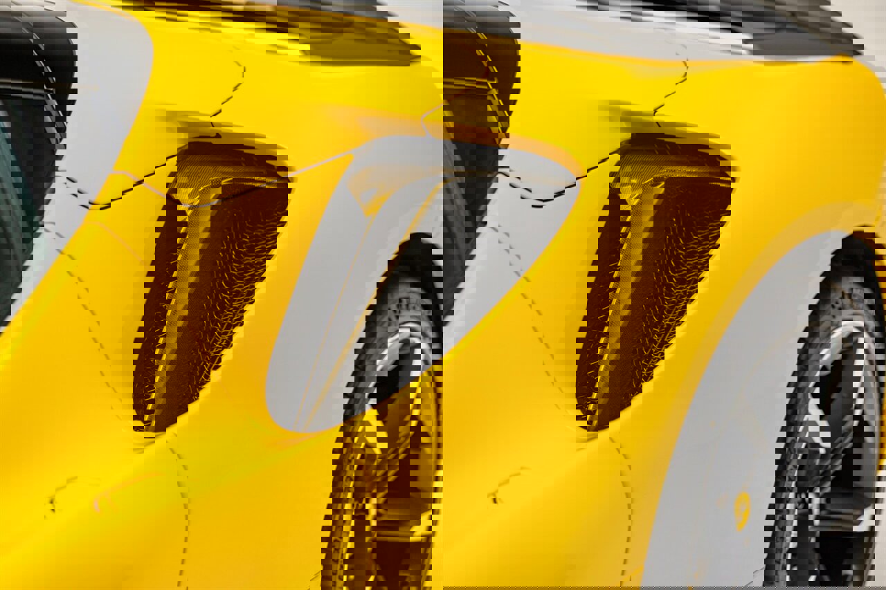 Used 2023 Ferrari SF90 Spider image 23