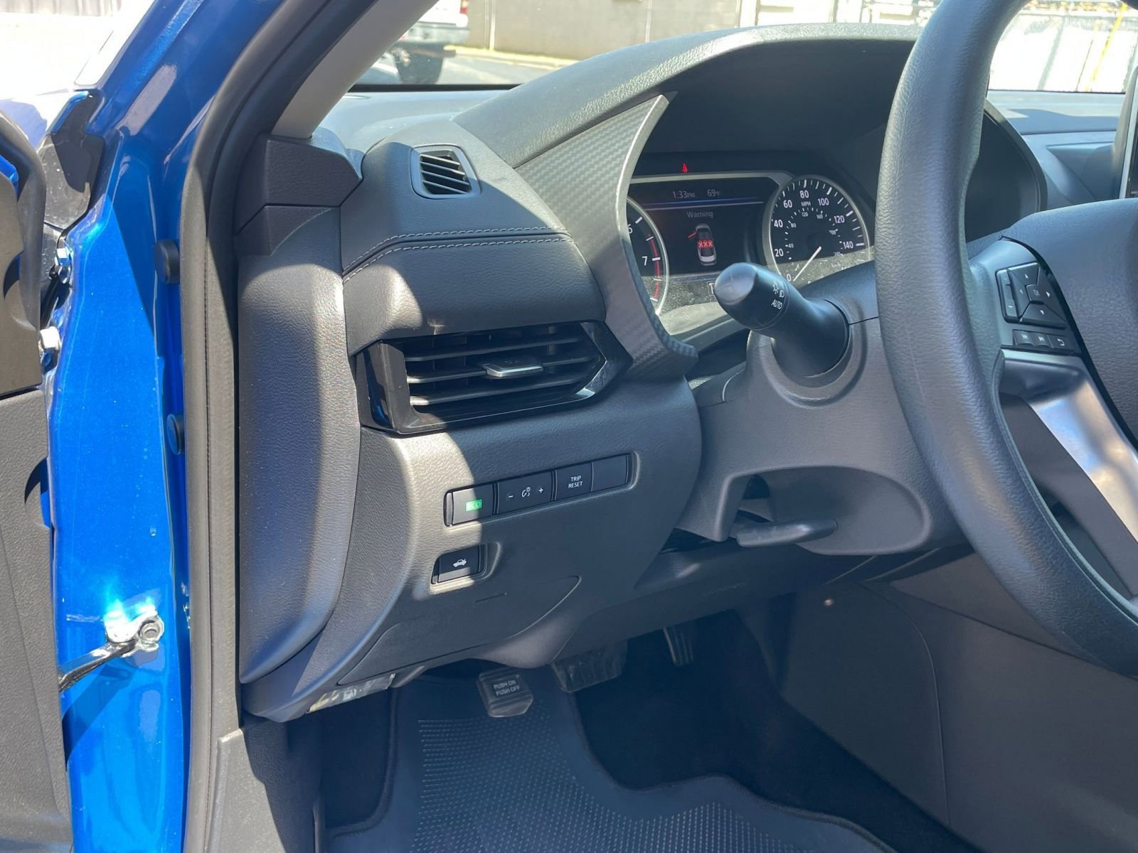 Used 2025 Nissan Sentra SV image 32