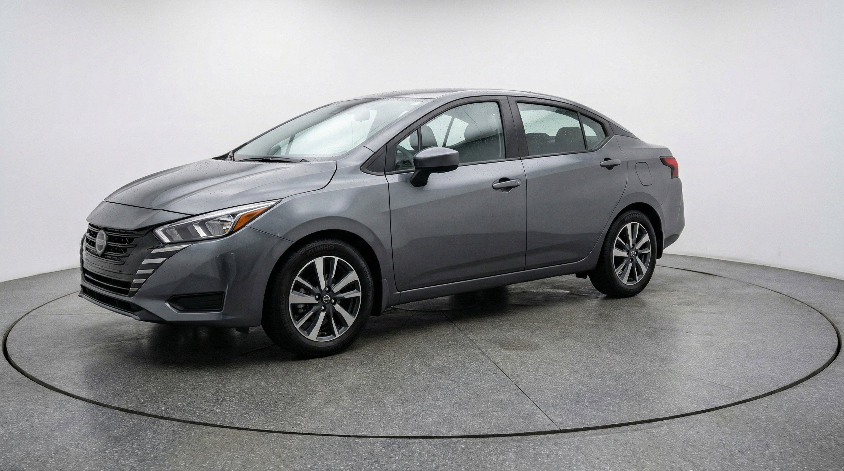 Used 2025 Nissan Versa SV image 3
