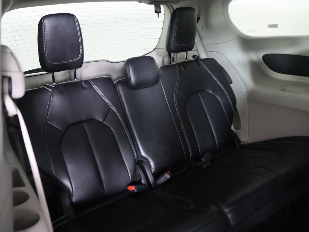 Used 2024 Chrysler Pacifica Touring-L image 36