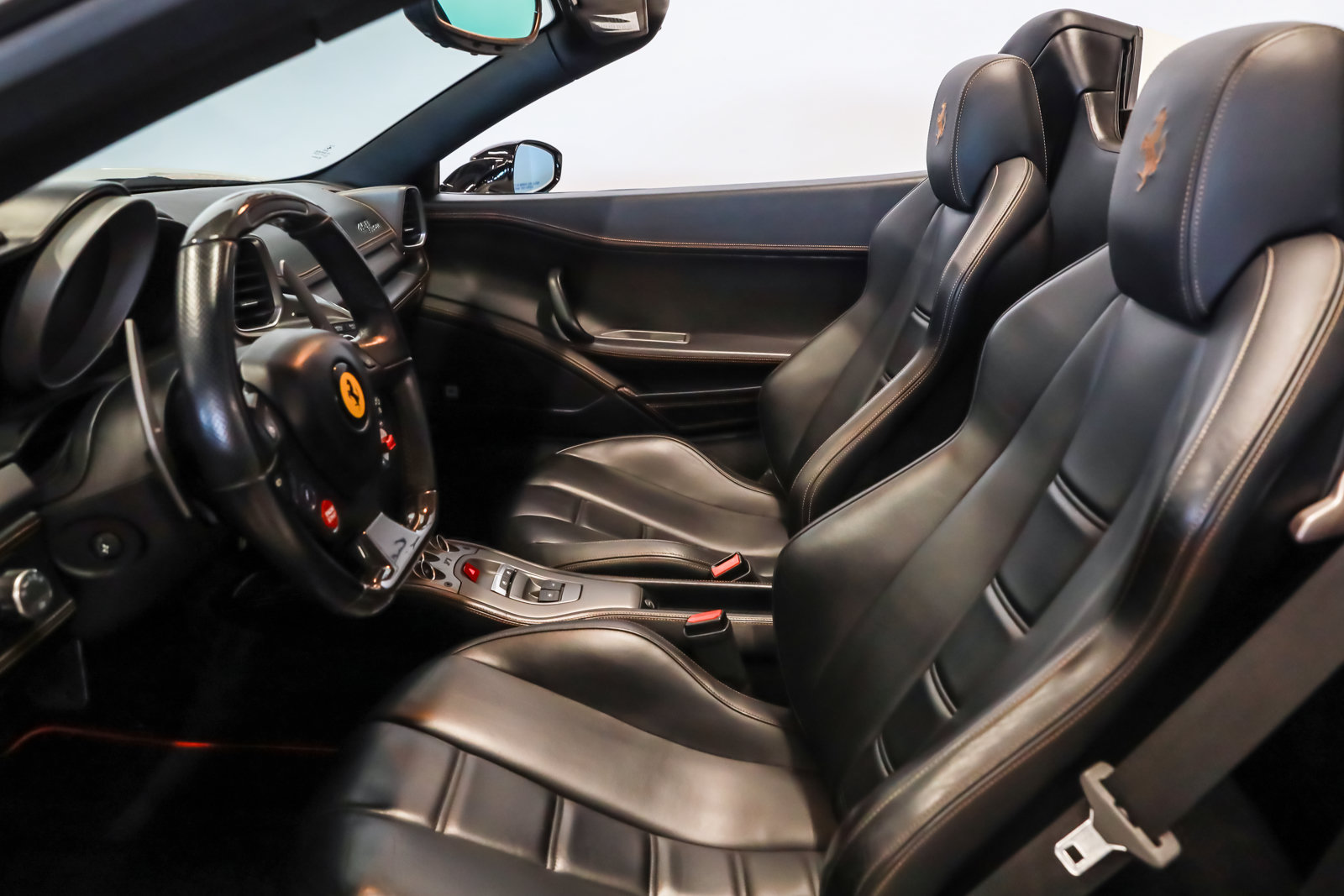 Used 2013 Ferrari 458 Spider RWD image 32