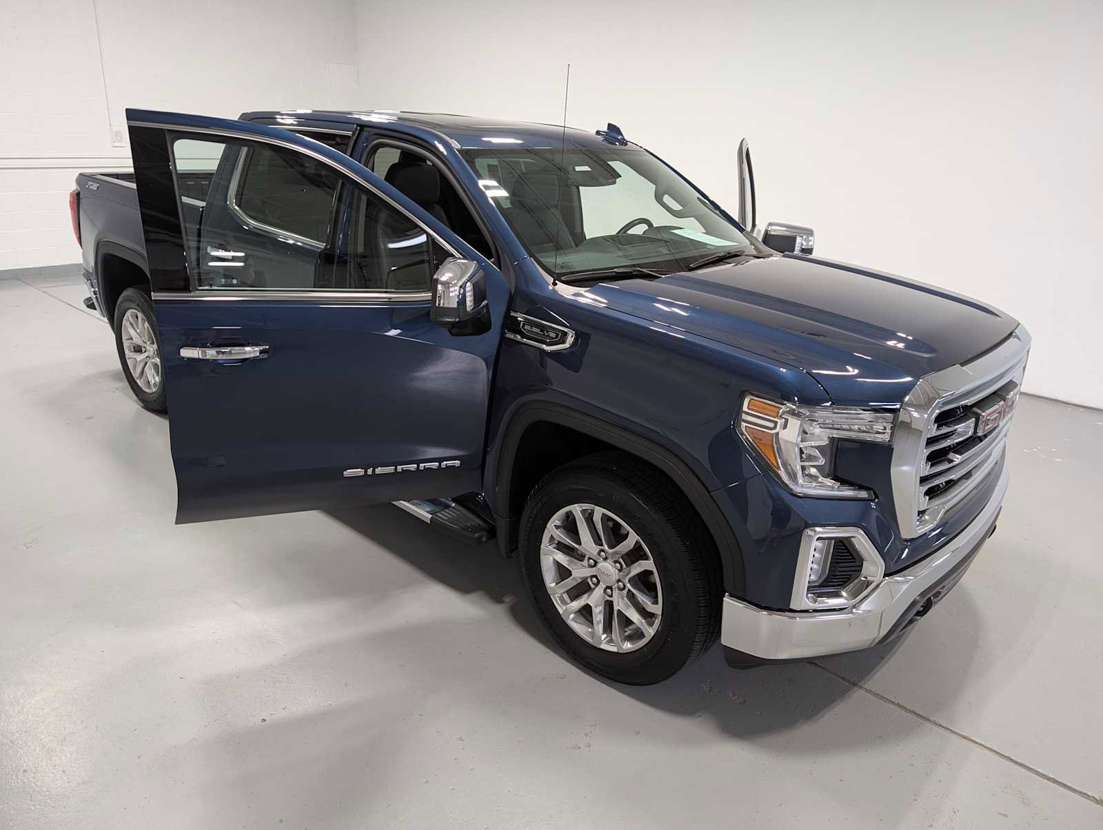 Certified 2022 GMC Sierra 1500 SLT w/ SLT Premium Package AWD/4WD image 16
