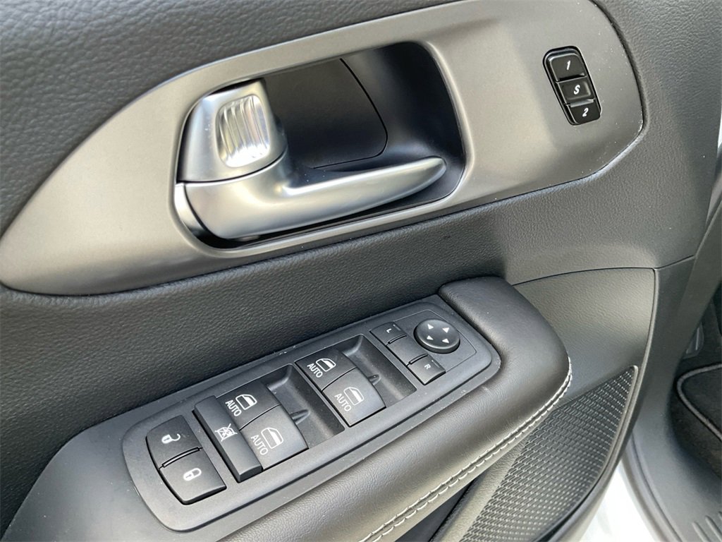 New 2026 Chrysler Pacifica Select w/ S Appearance Package image 31
