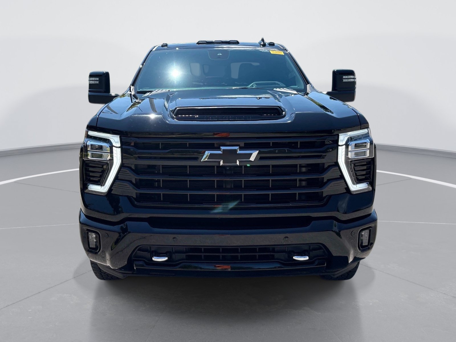 Used 2025 Chevrolet Silverado 2500 High Country w/ Midnight Edition AWD/4WD image 2