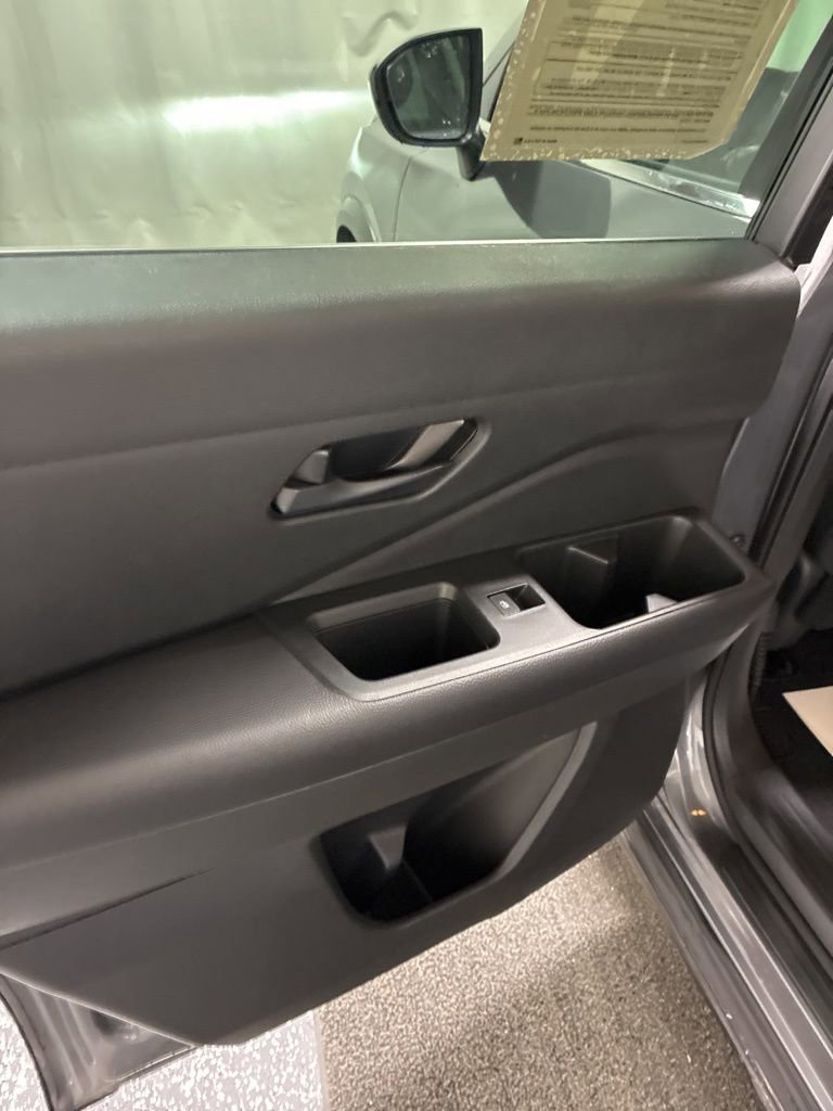 Used 2024 Nissan Pathfinder S image 20