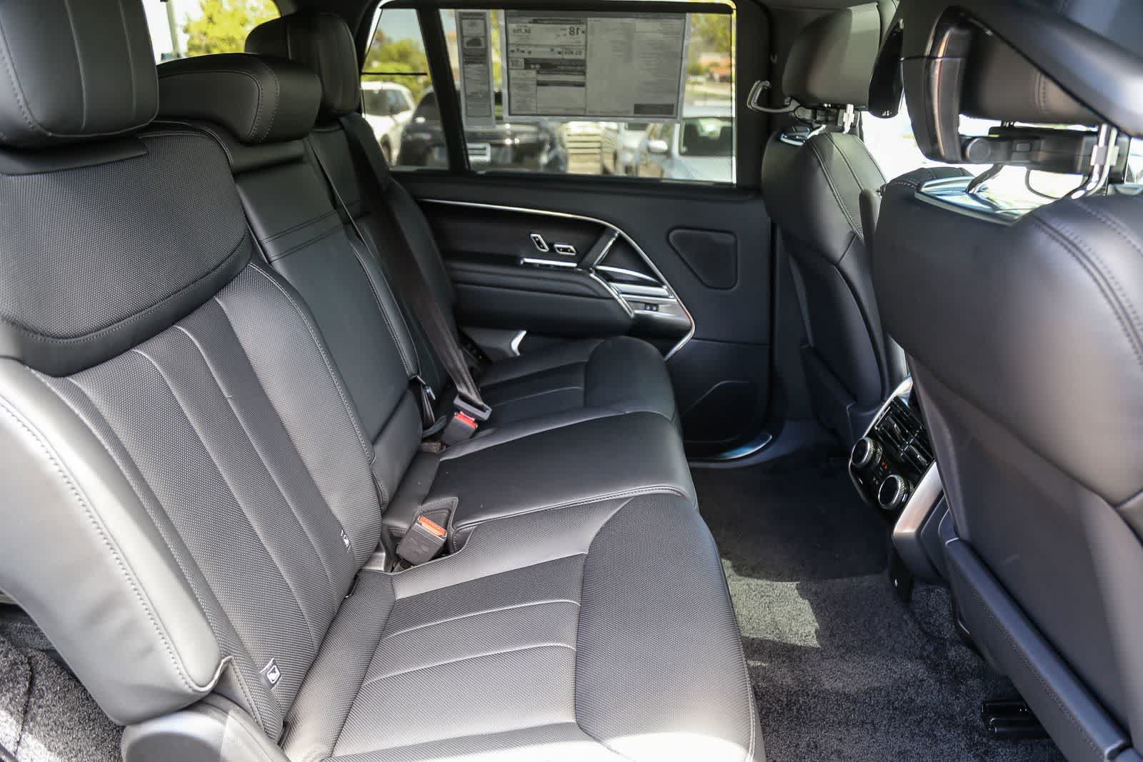 New 2026 Land Rover Range Rover Long Wheelbase SE AWD/4WD image 16
