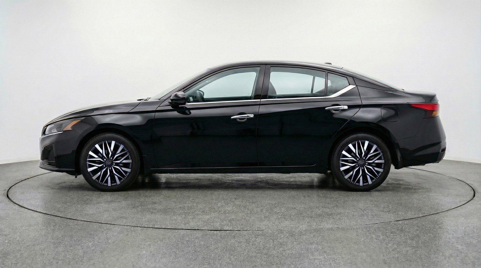 Used 2025 Nissan Altima 2.5 SV image 5