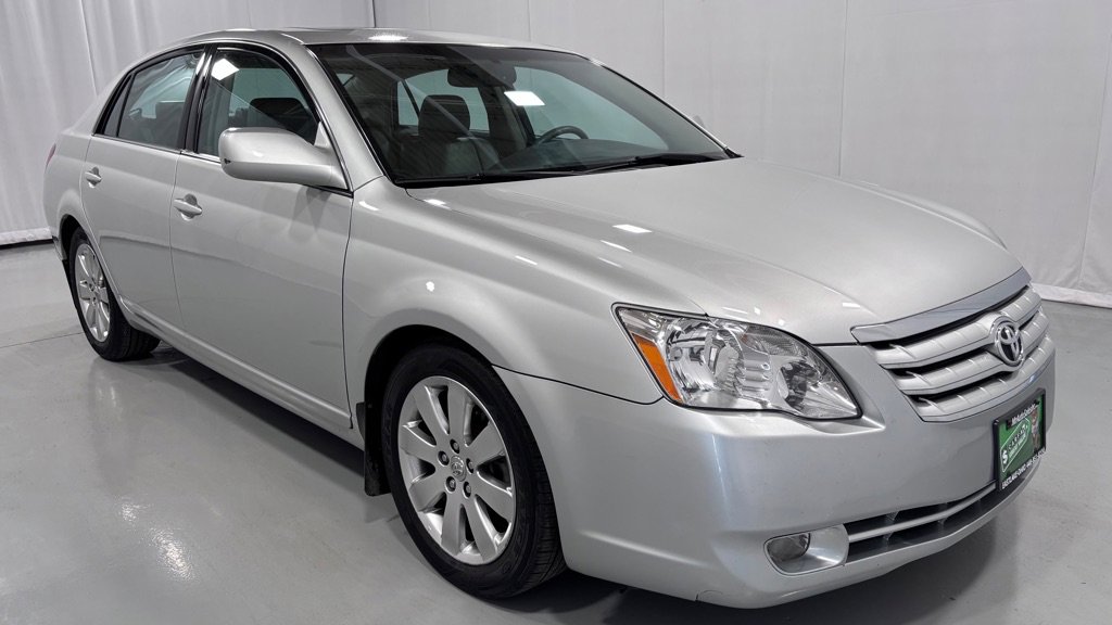 Used 2005 Toyota Avalon XLS image 3