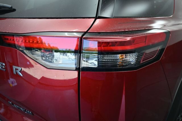 Used 2026 Nissan Pathfinder Platinum FWD image 12