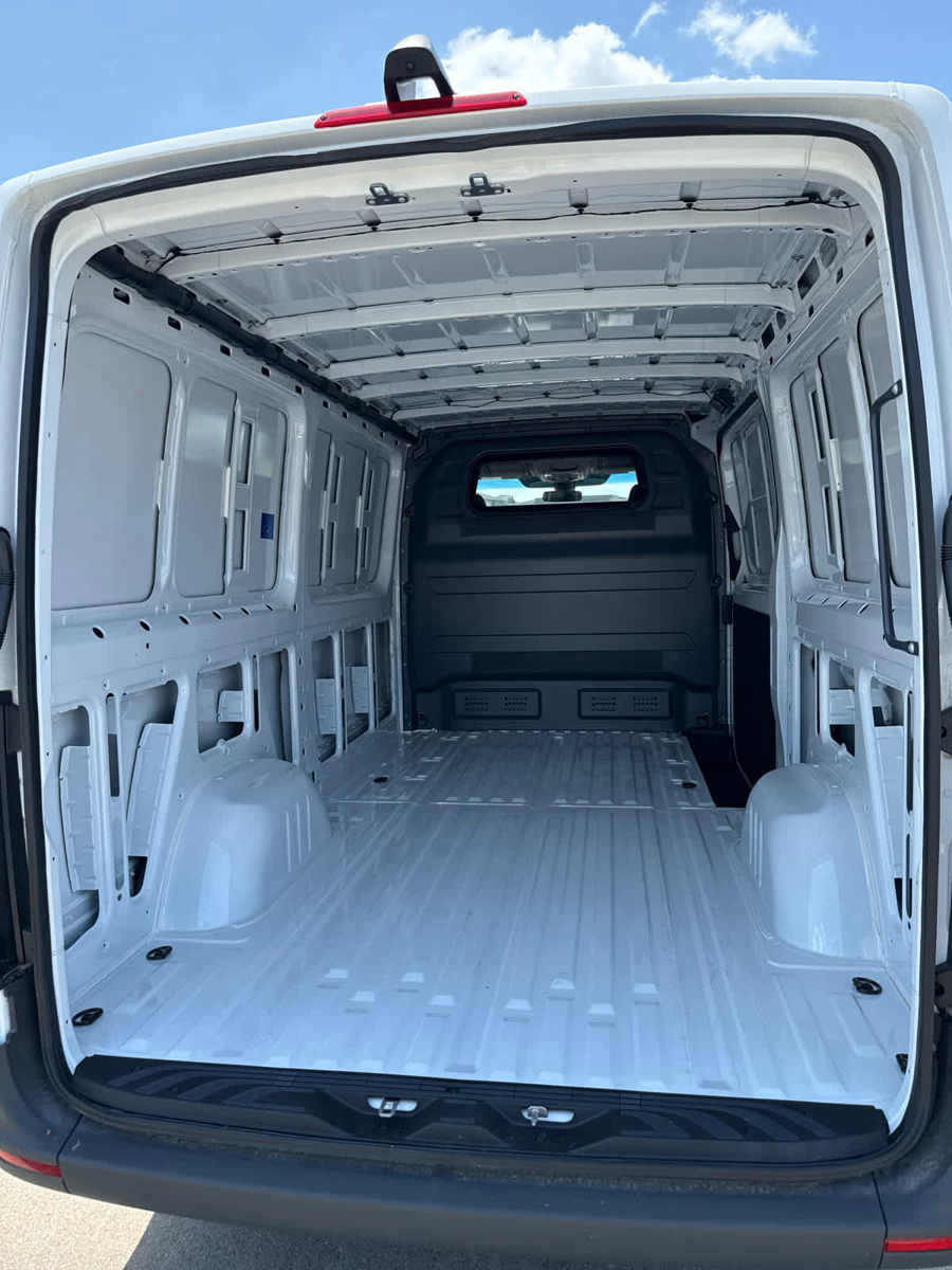 Used 2025 Mercedes-Benz Sprinter 2500 image 16