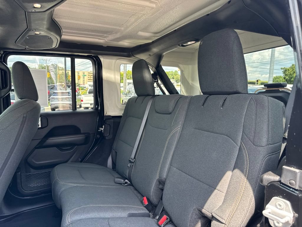 Used 2025 Jeep Wrangler Unlimited Sahara AWD/4WD image 22
