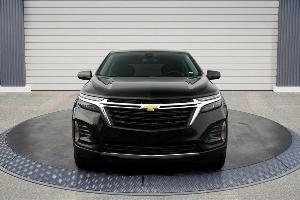 Used 2024 Chevrolet Equinox LT AWD/4WD image 2