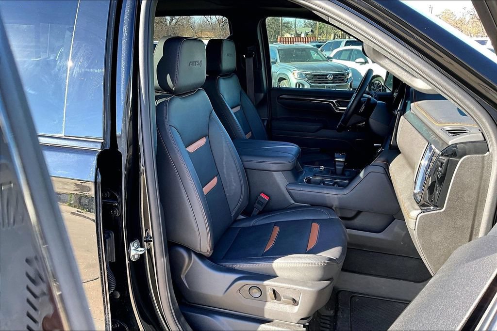 Used 2025 GMC Sierra 1500 AT4 w/ AT4 Premium Package AWD/4WD image 9