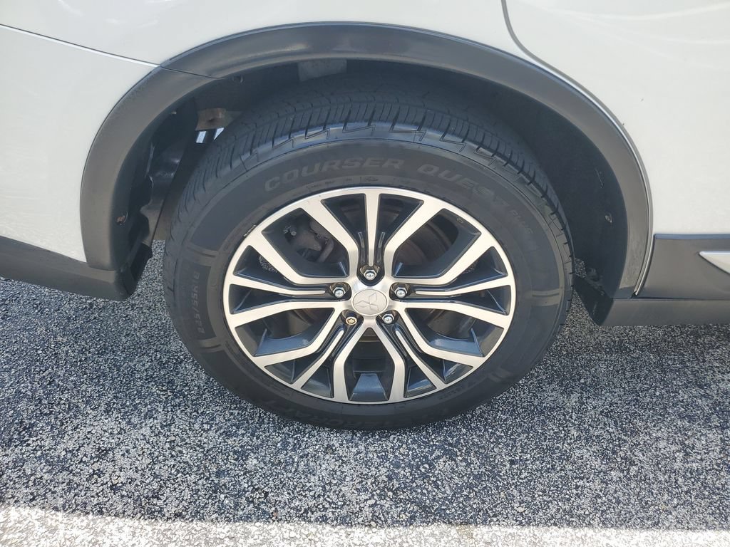 Used 2018 Mitsubishi Outlander ES AWD/4WD image 5