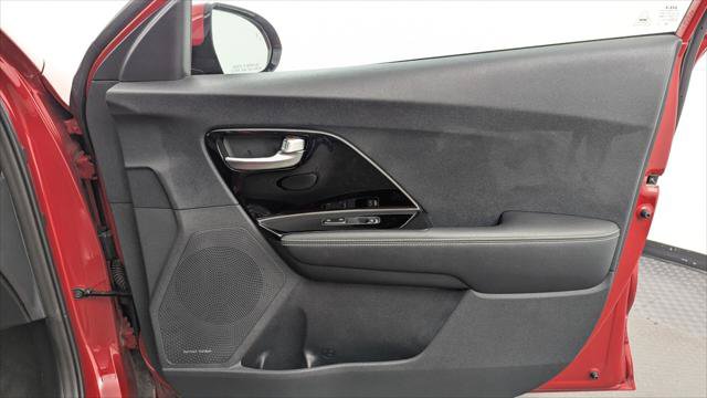 Used 2022 Kia Niro EX FWD image 23