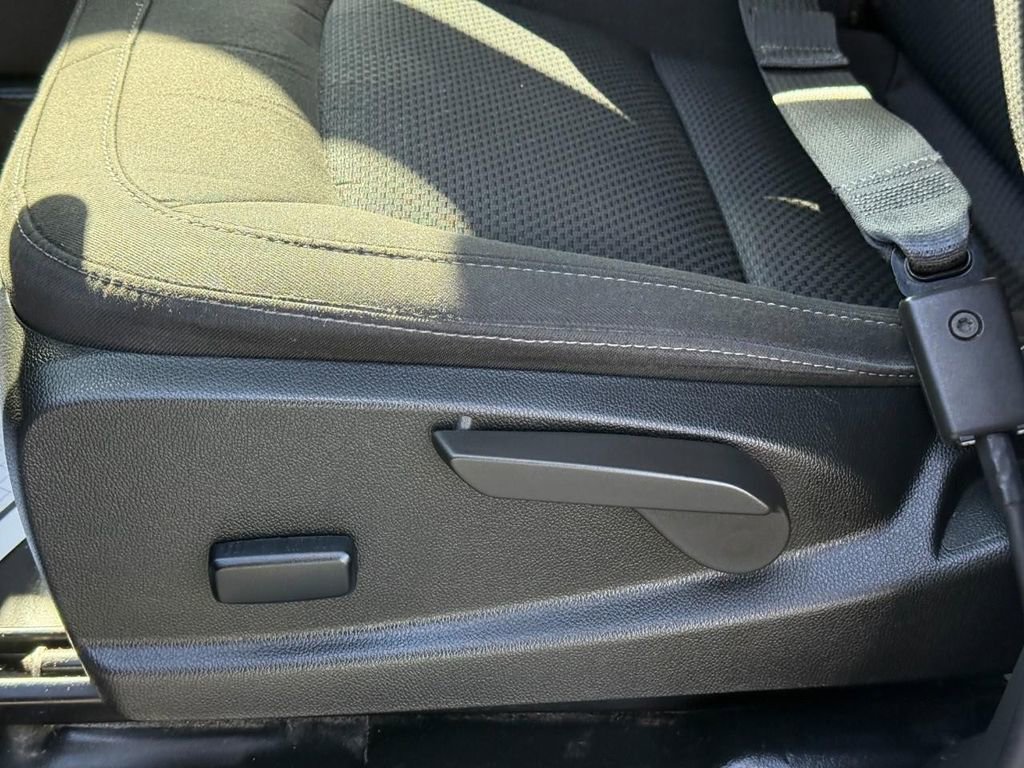 Used 2022 Chevrolet Colorado LT w/ Fleet Safety Package image 15