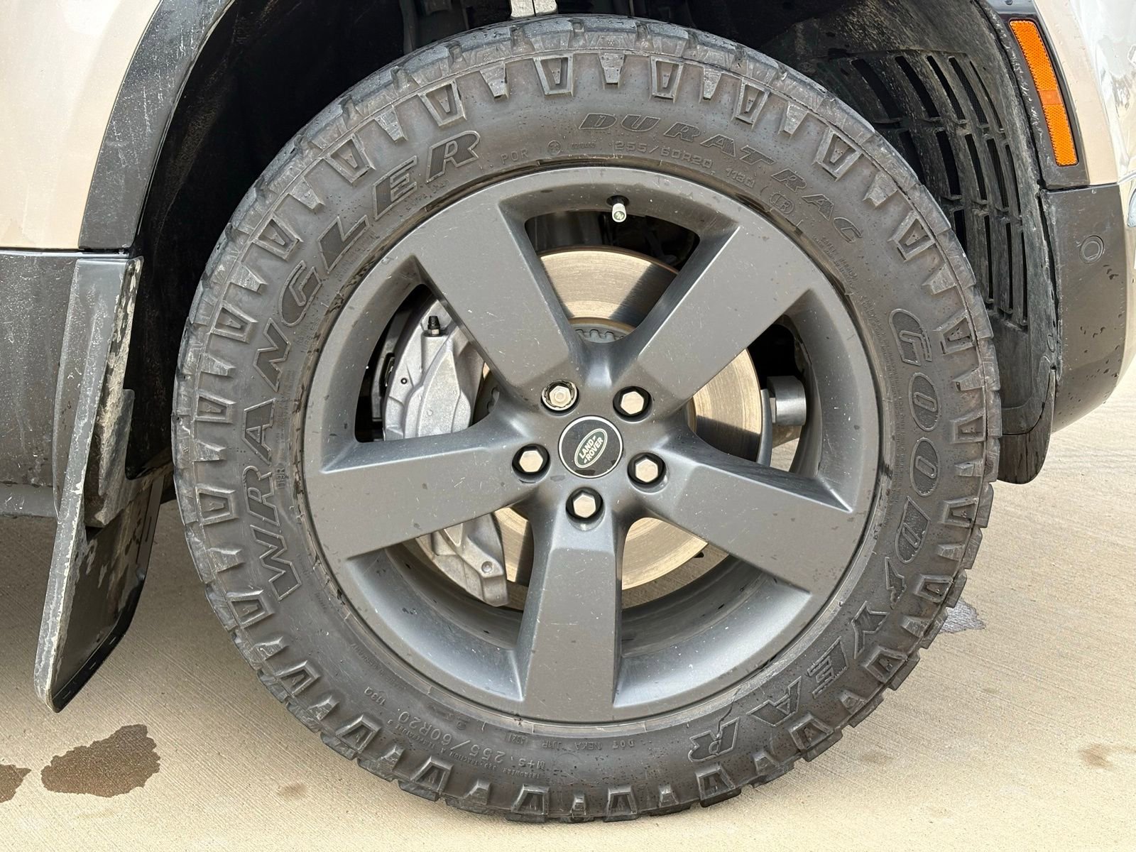 Used 2023 Land Rover Defender 130 X-Dynamic SE AWD/4WD image 9