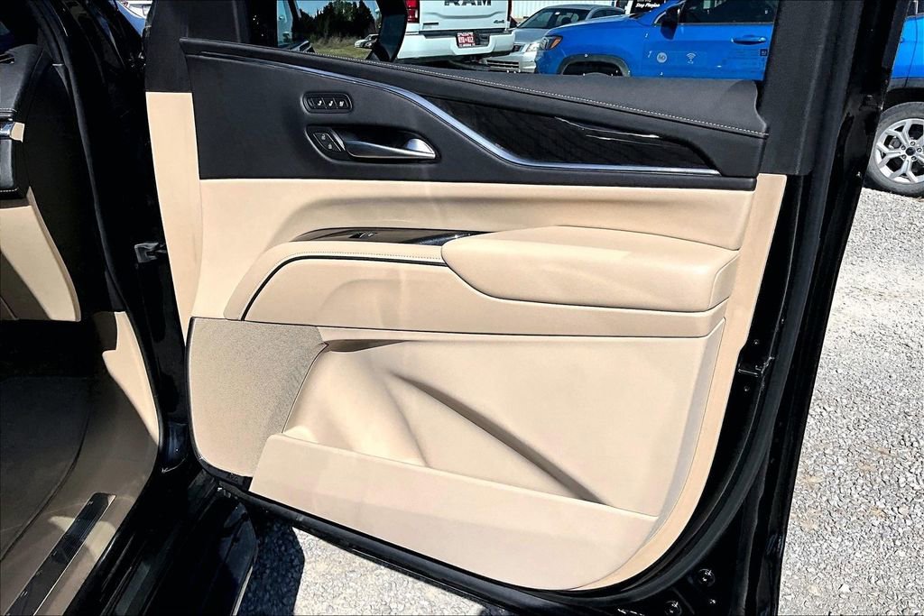Used 2024 Cadillac Escalade Premium Luxury image 23