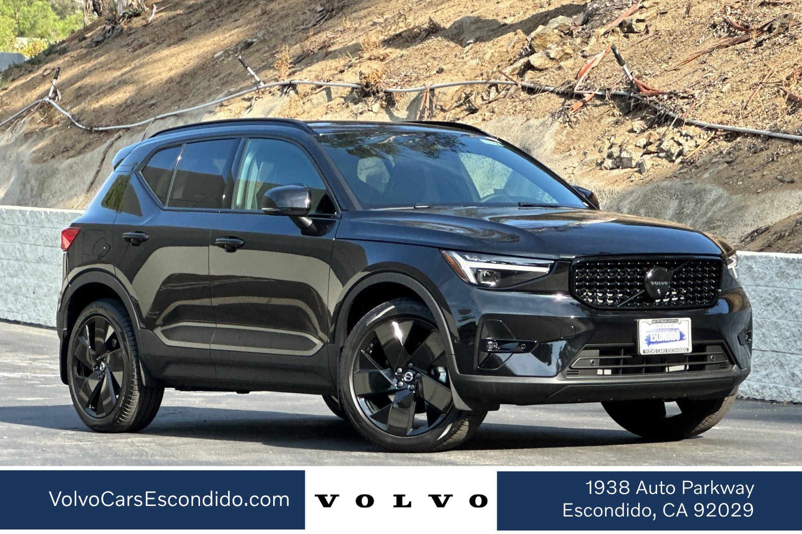 New 2026 Volvo XC40 B5 Ultra w/ Climate Package