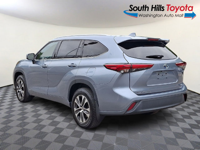 Used 2022 Toyota Highlander XLE AWD/4WD image 4