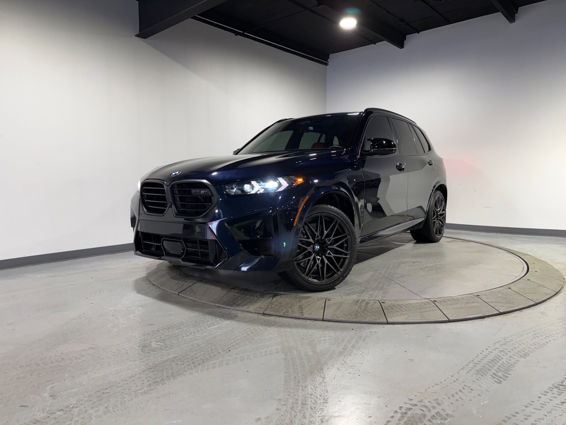 Used 2025 BMW X5 M Competition w/ Executive Package image 4