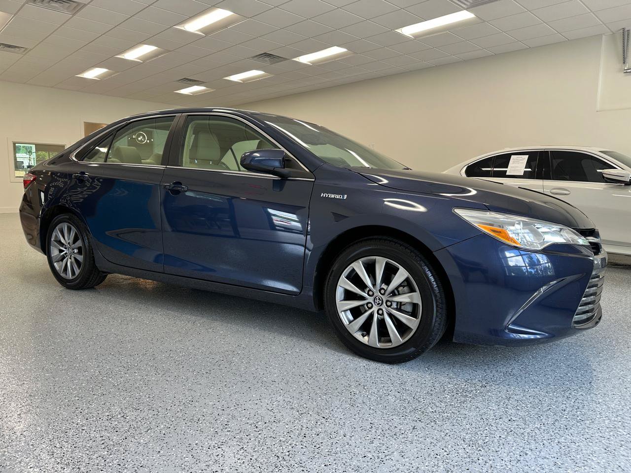 Used 2015 Toyota Camry XLE w/ Moonroof Package FWD image 8
