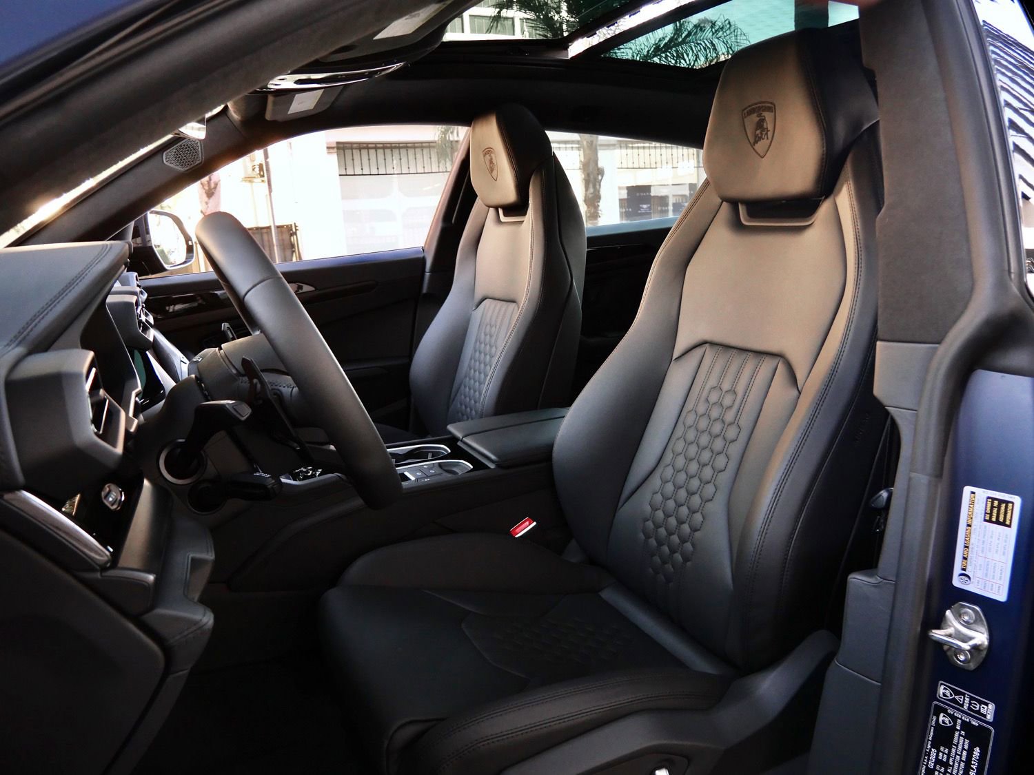 Used 2025 Lamborghini Urus SE image 19