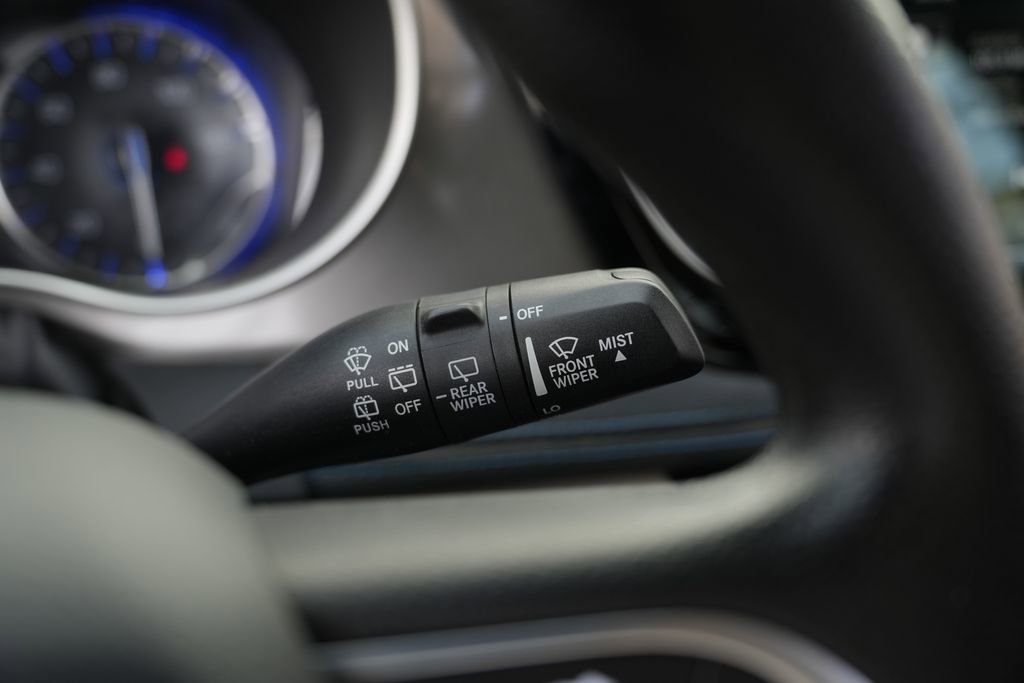 Used 2021 Chrysler Pacifica Touring image 40