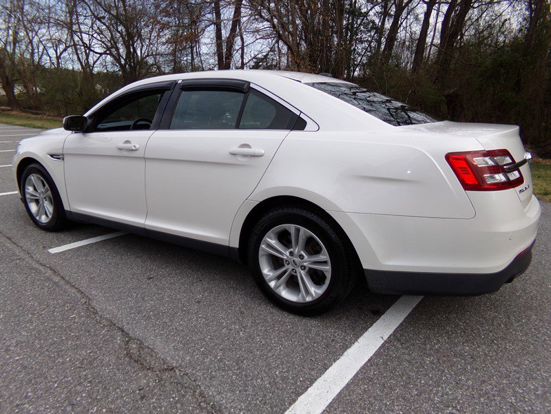 Used 2016 Ford Taurus SEL image 10
